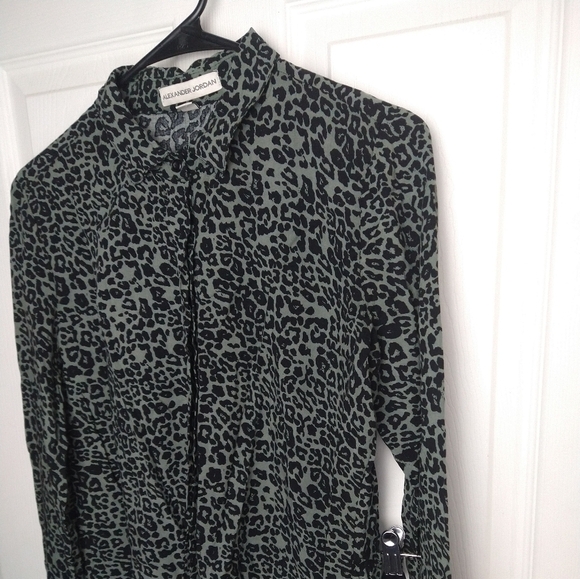 $ Alexander Jordan women's collared long sleeve cheetah button up blouse. Size S - Picture 1 of 10